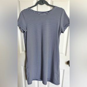 vineyard vines striped dress. size s.